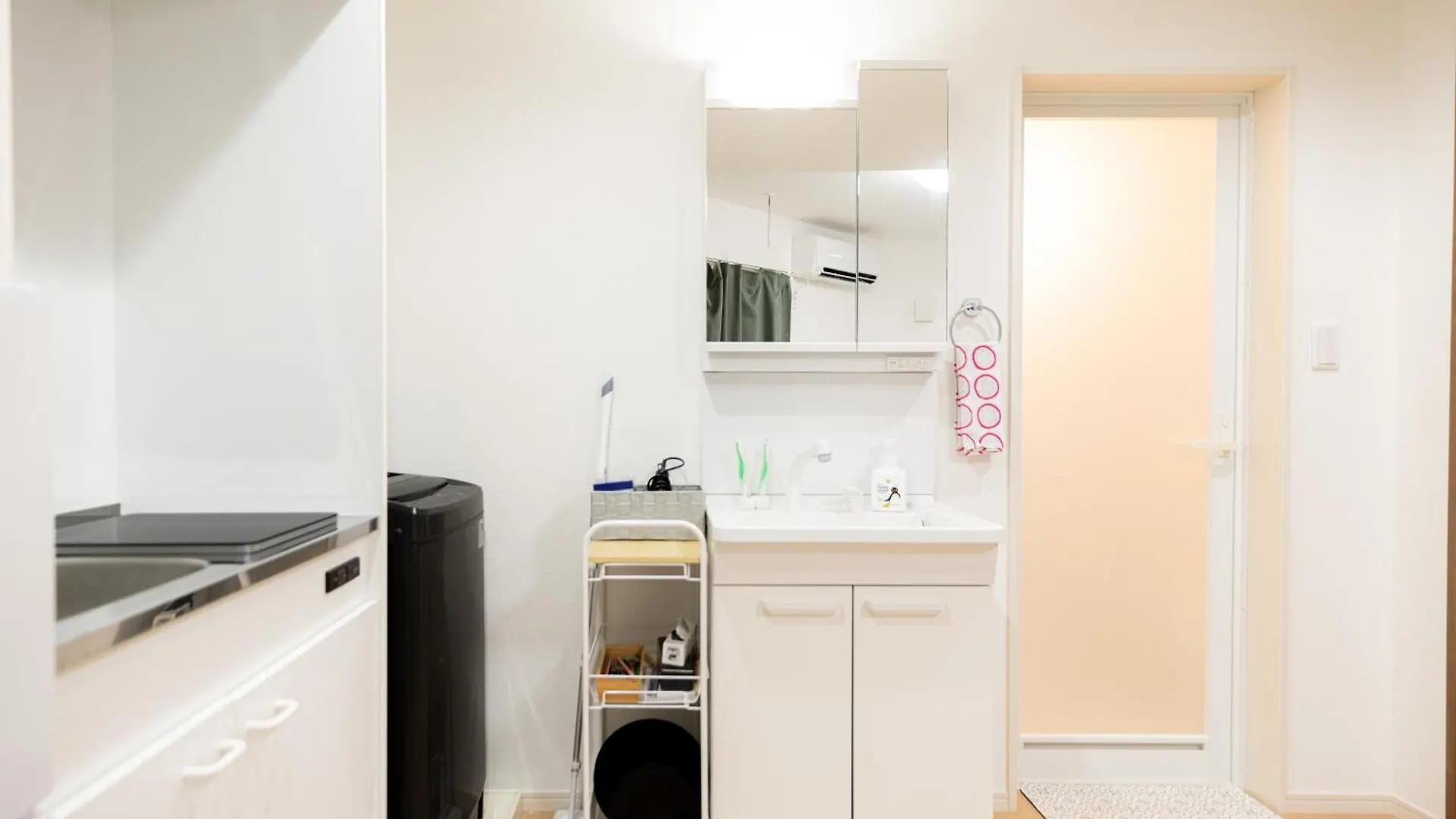 Apartment Luna House 102 New Open Near The Station 30 Sec Tokyo Japan